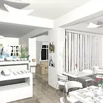 Hotel Iris Boutique 3*