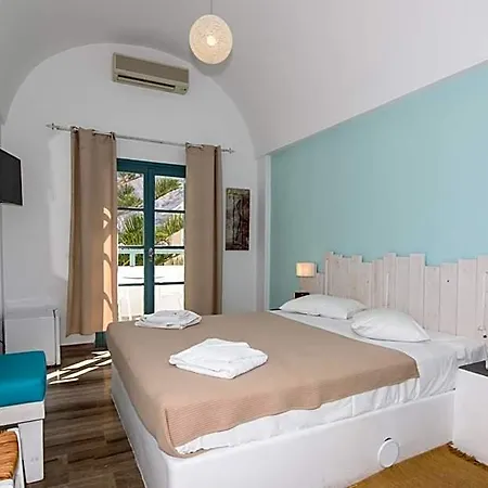 Iris Boutique Hotel 3*