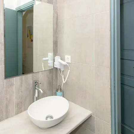 Iris Boutique Hotel 3*