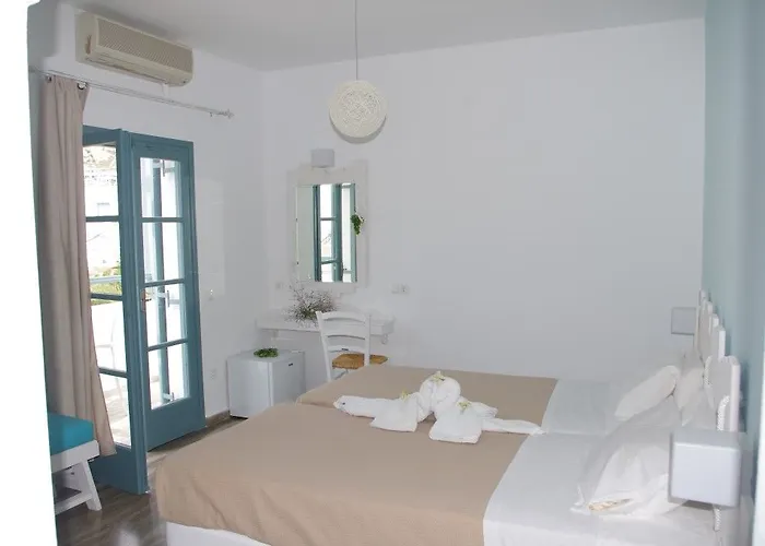 Iris Boutique Kamari (Santorini)