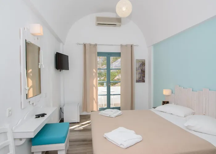 Iris Boutique Kamari (Santorini)